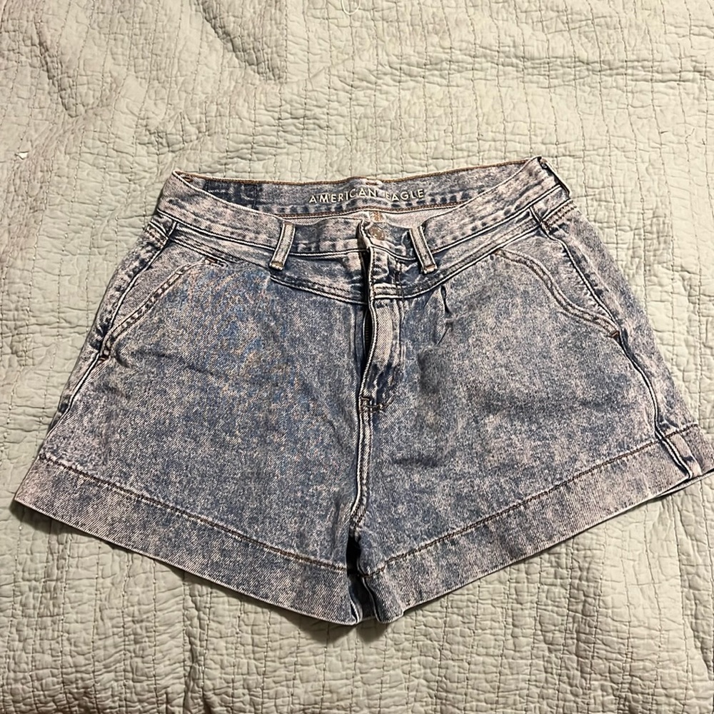 American eagle size 8 mom jean shorts